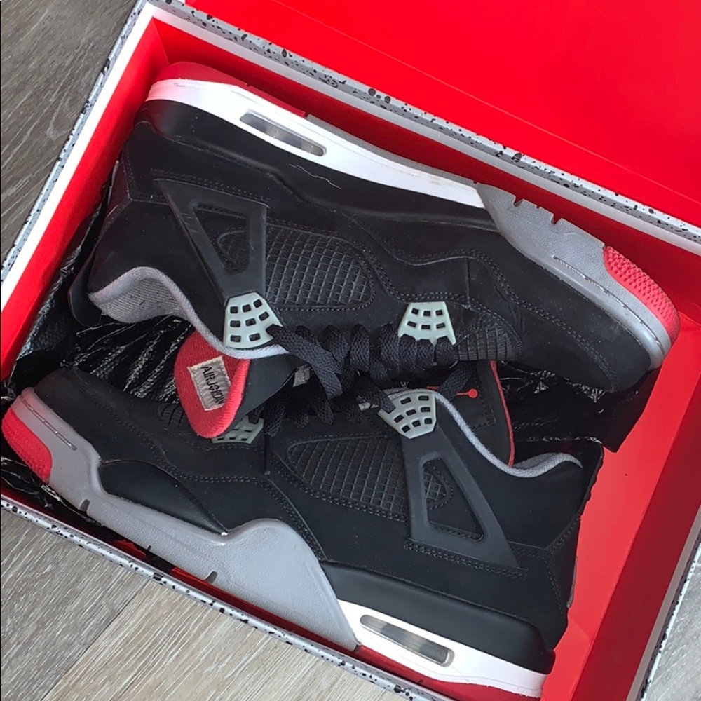 Air Jordan 4 retro-good condition worn few times